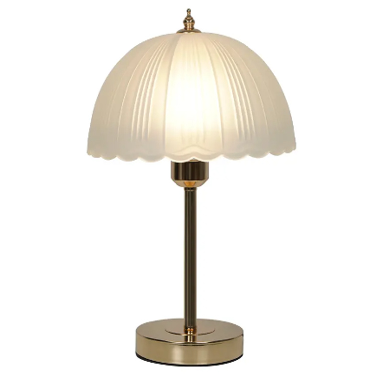Stmívací minimalistická stolní lampa s teplým světlem v ložnici