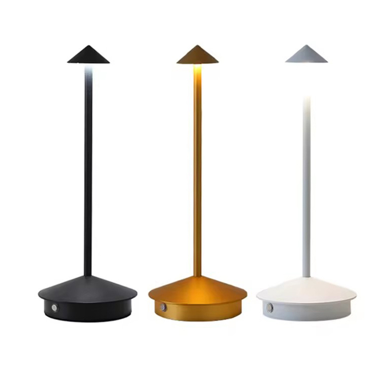Hot Selling dobíjecí Ttouch stmívací bezdrátová stolní lampa