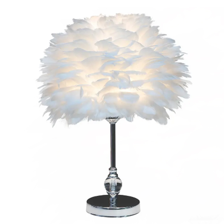 Růžová stolní lampa z křišťálového hemisférového peří ve tvaru srdce